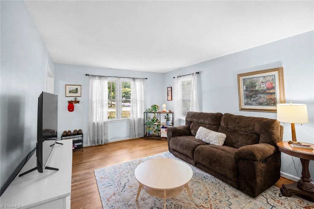 1001 Oakview Road Property Photo 15