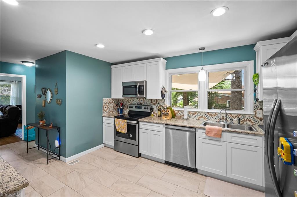 1001 Oakview Road Property Photo 17