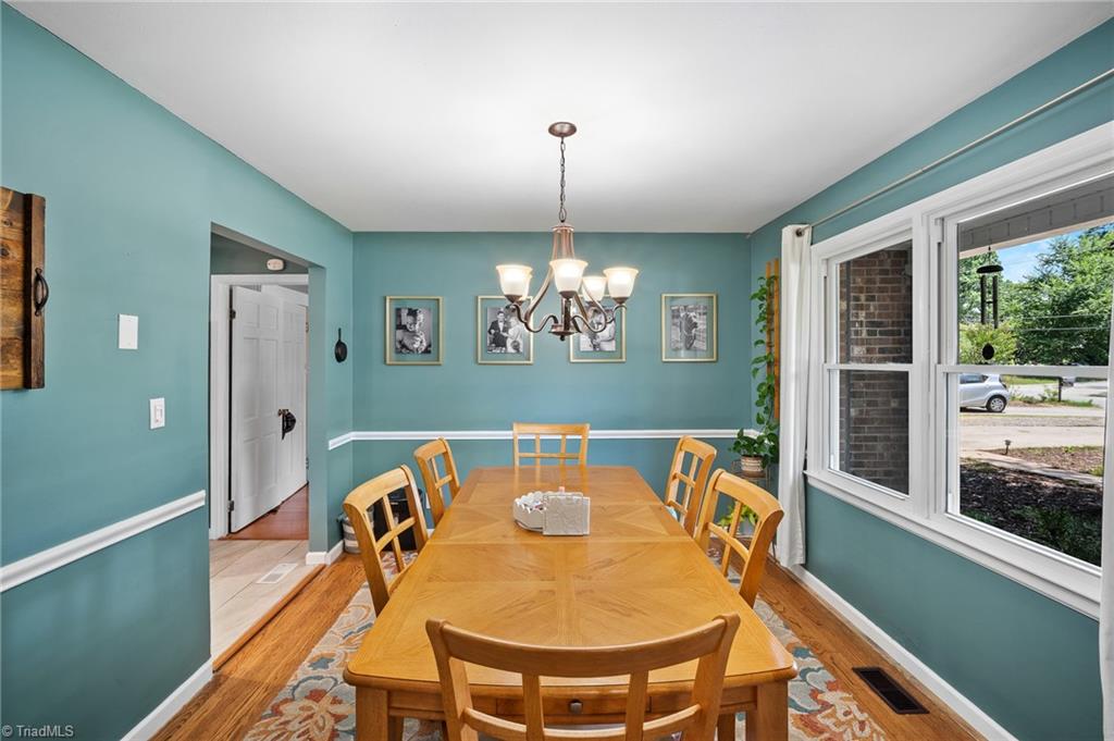 1001 Oakview Road Property Photo 24