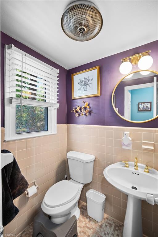 1001 Oakview Road Property Photo 25
