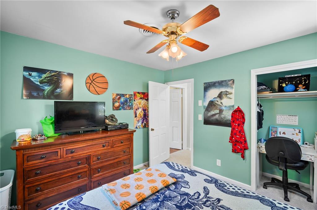 1001 Oakview Road Property Photo 30