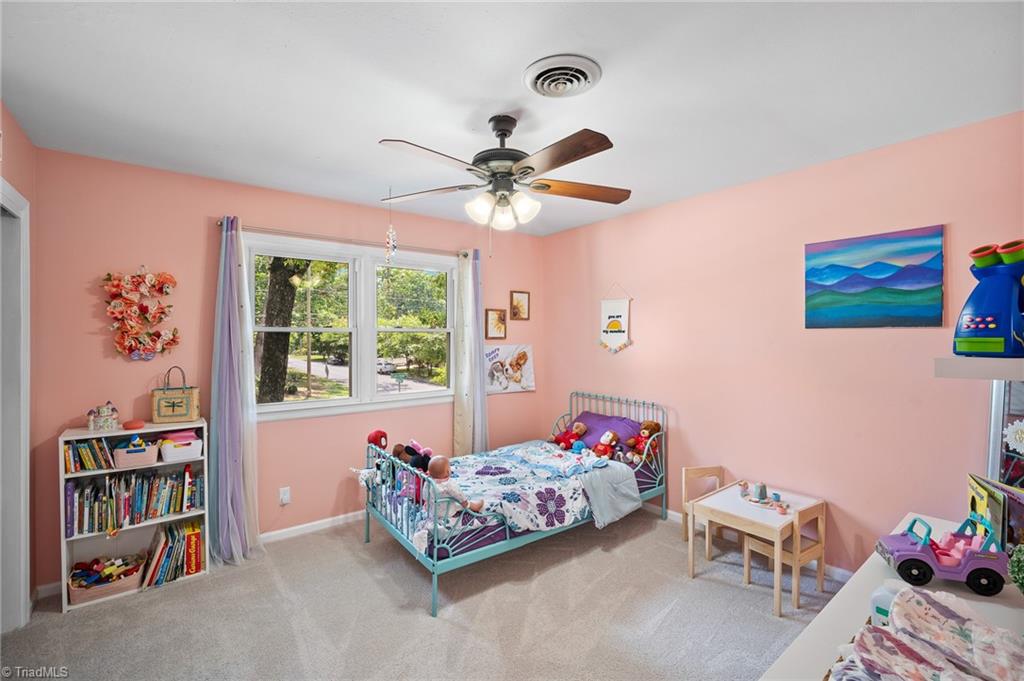 1001 Oakview Road Property Photo 31