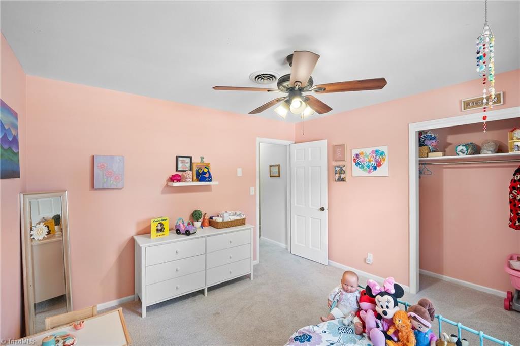 1001 Oakview Road Property Photo 32