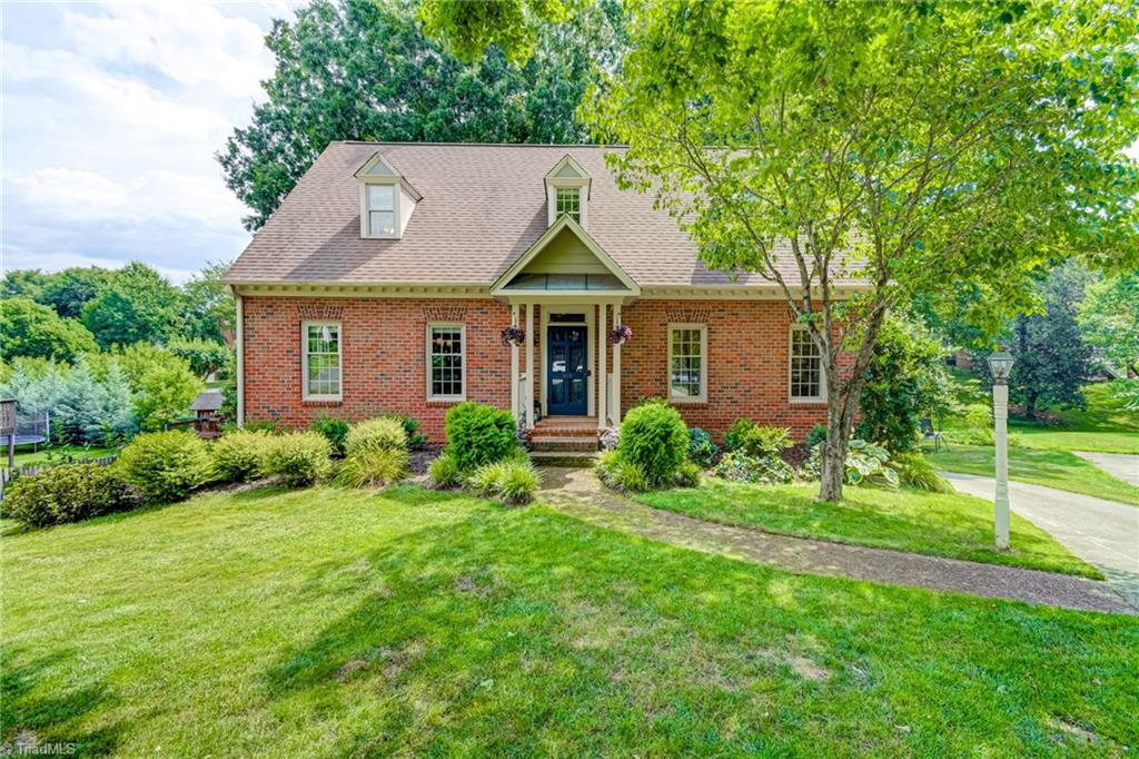 925 Ashley Glen Drive Property Photo 1