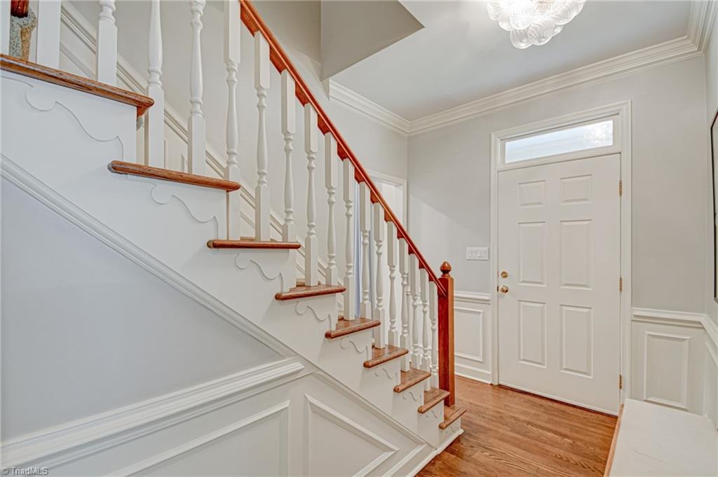 925 Ashley Glen Drive Property Photo 3