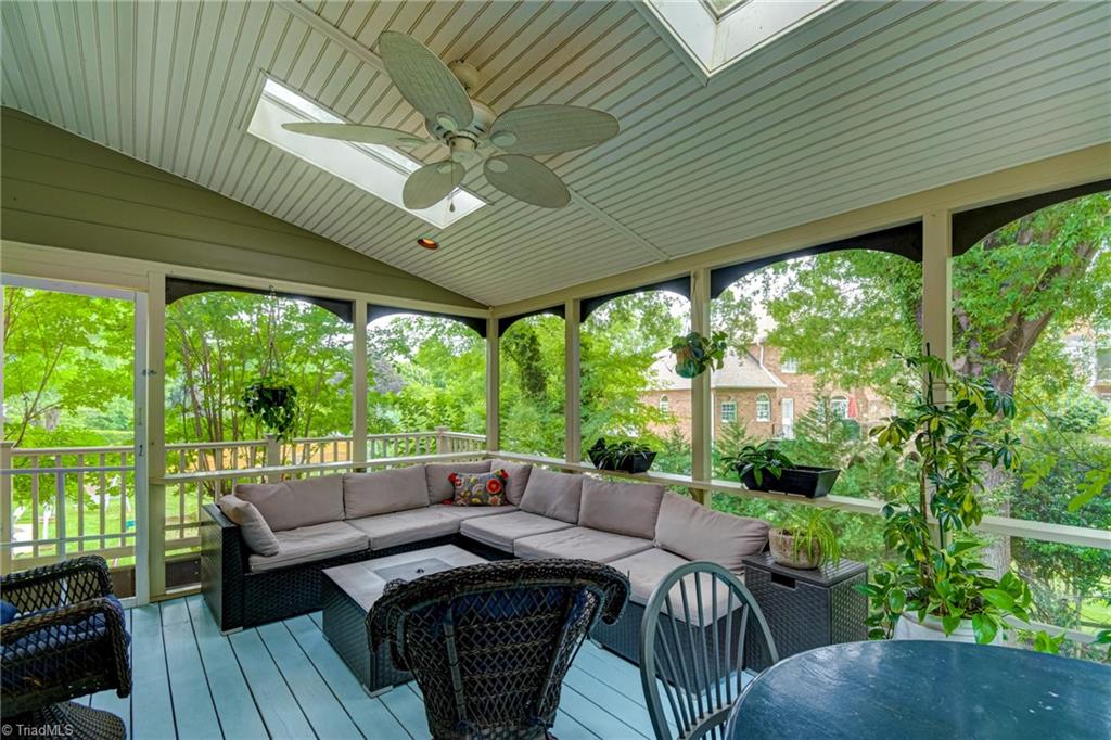 925 Ashley Glen Drive Property Photo 20