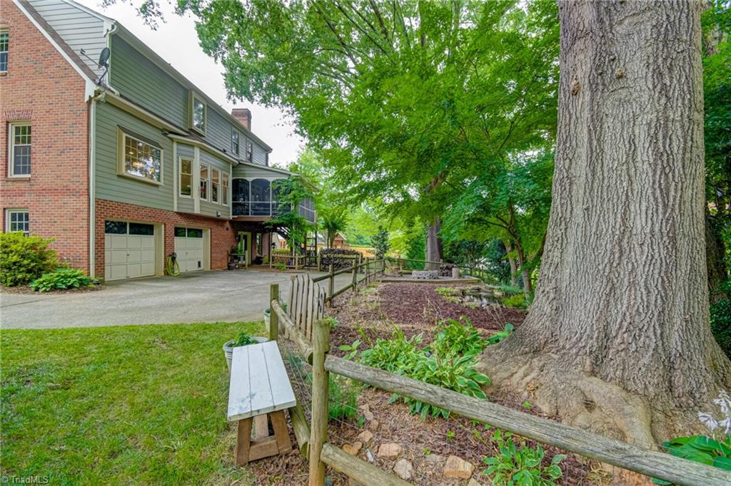 925 Ashley Glen Drive Property Photo 45