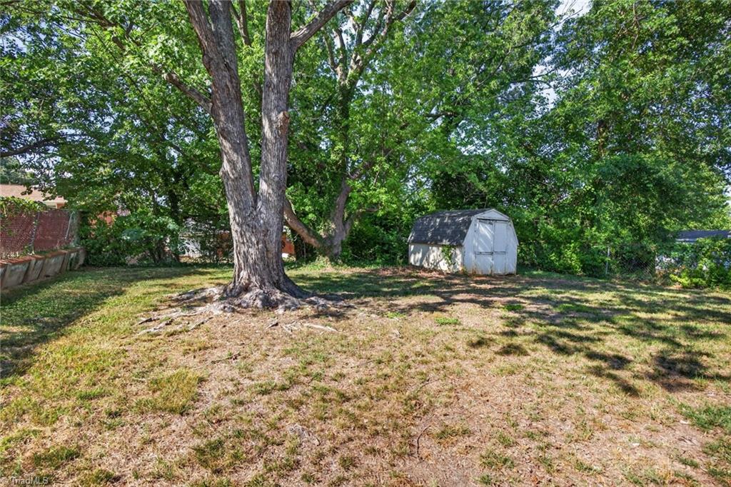 1707 E Cone Boulevard Property Photo 3