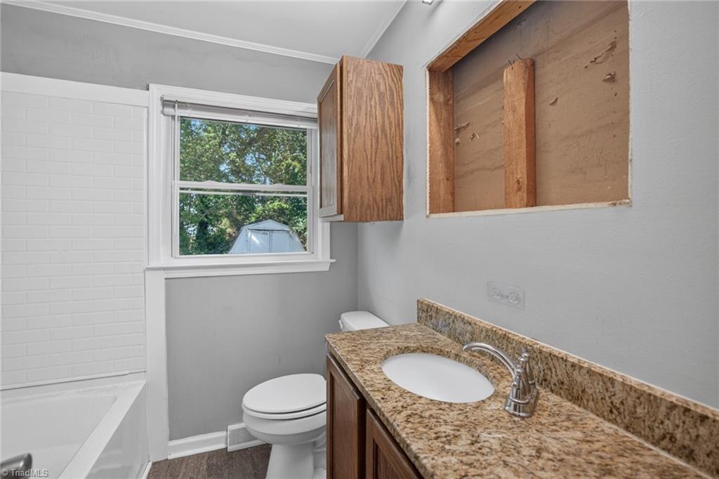 1707 E Cone Boulevard Property Photo 7