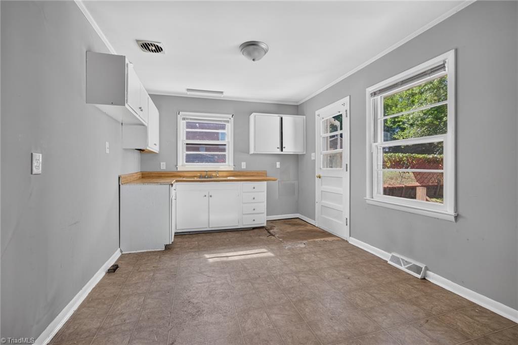 1707 E Cone Boulevard Property Photo 8