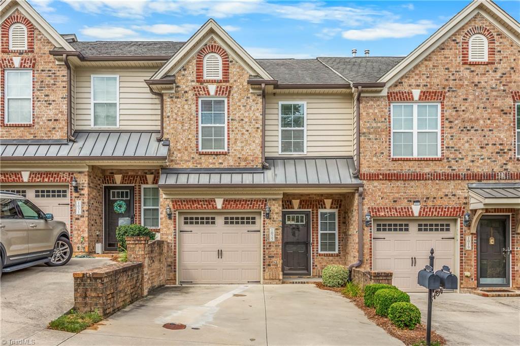 1025 Richmond Park Drive Property Photo