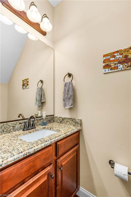 1025 Richmond Park Drive Property Photo 11