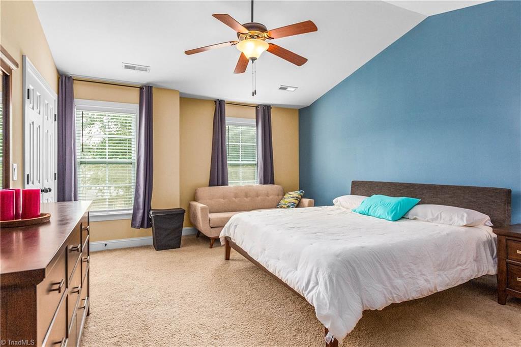 1025 Richmond Park Drive Property Photo 12