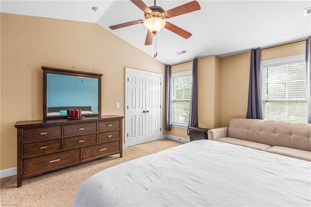1025 Richmond Park Drive Property Photo 13