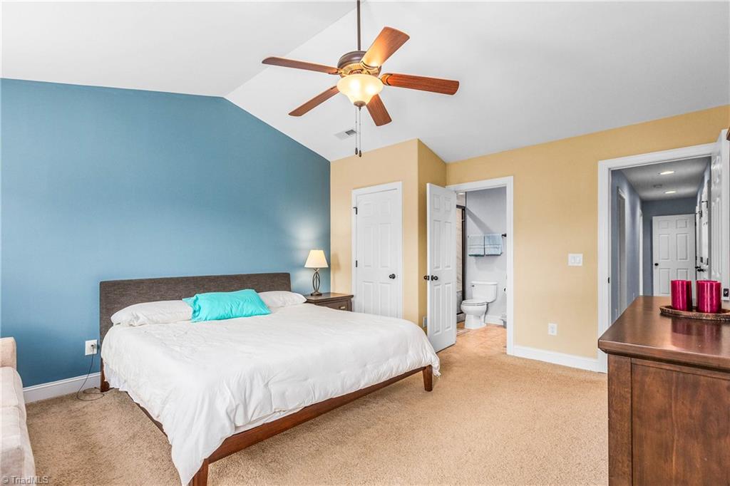 1025 Richmond Park Drive Property Photo 14