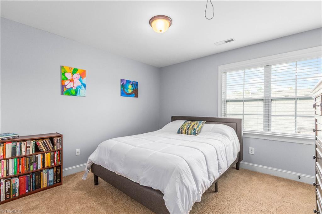 1025 Richmond Park Drive Property Photo 17