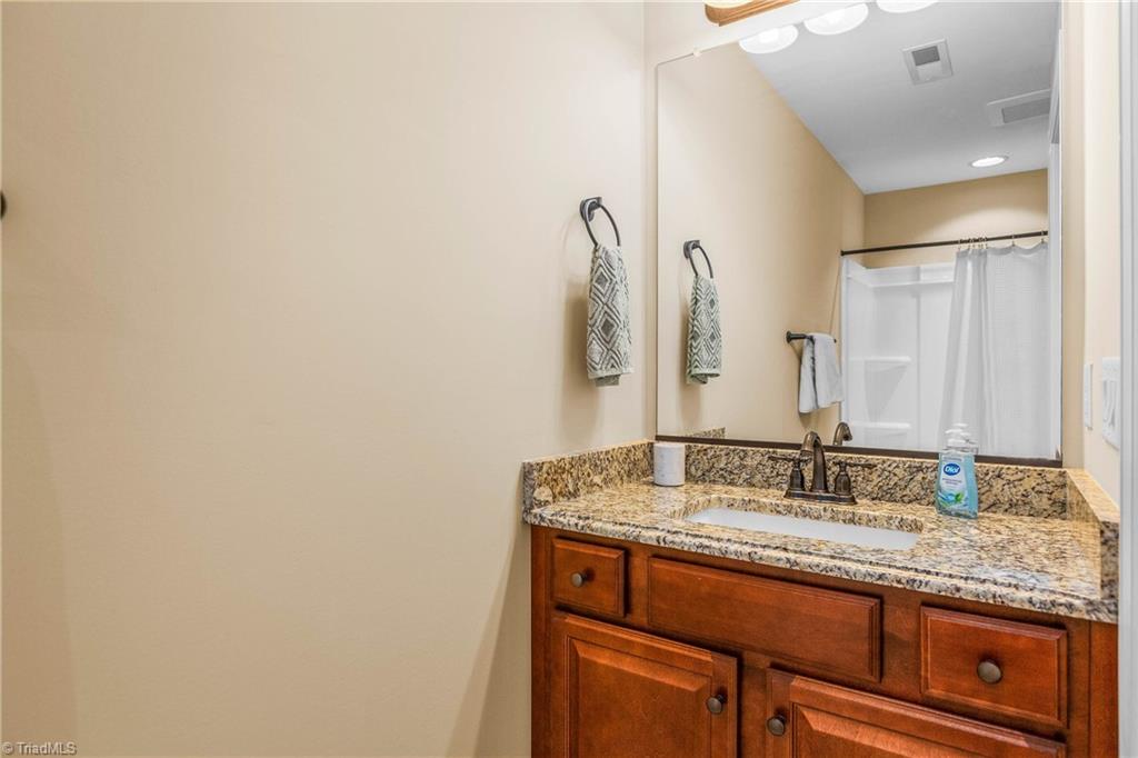 1025 Richmond Park Drive Property Photo 19