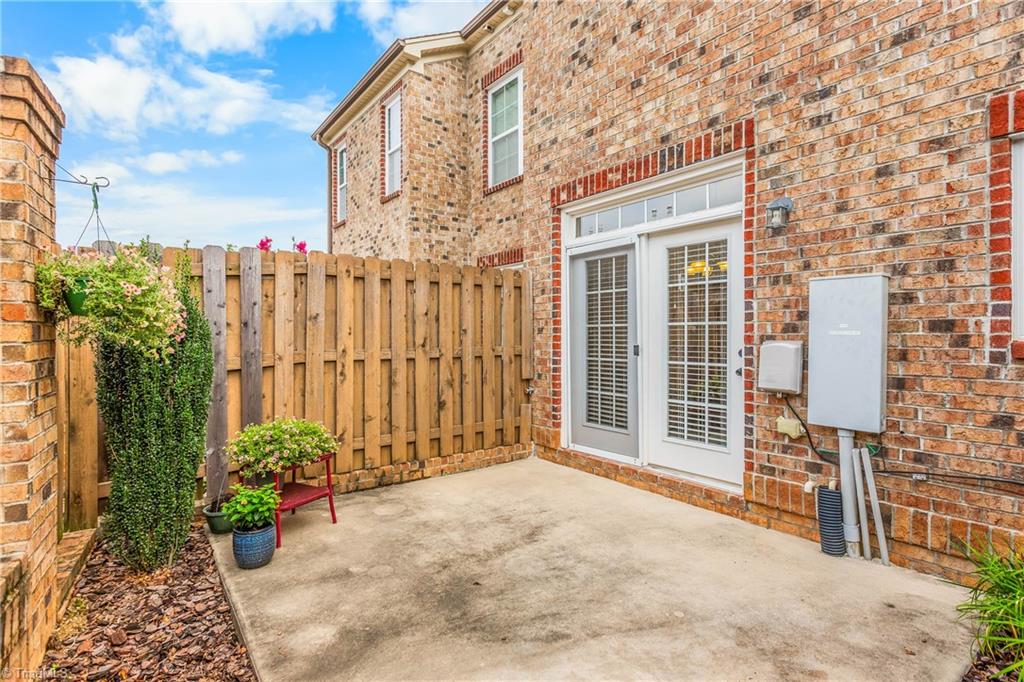 1025 Richmond Park Drive Property Photo 21