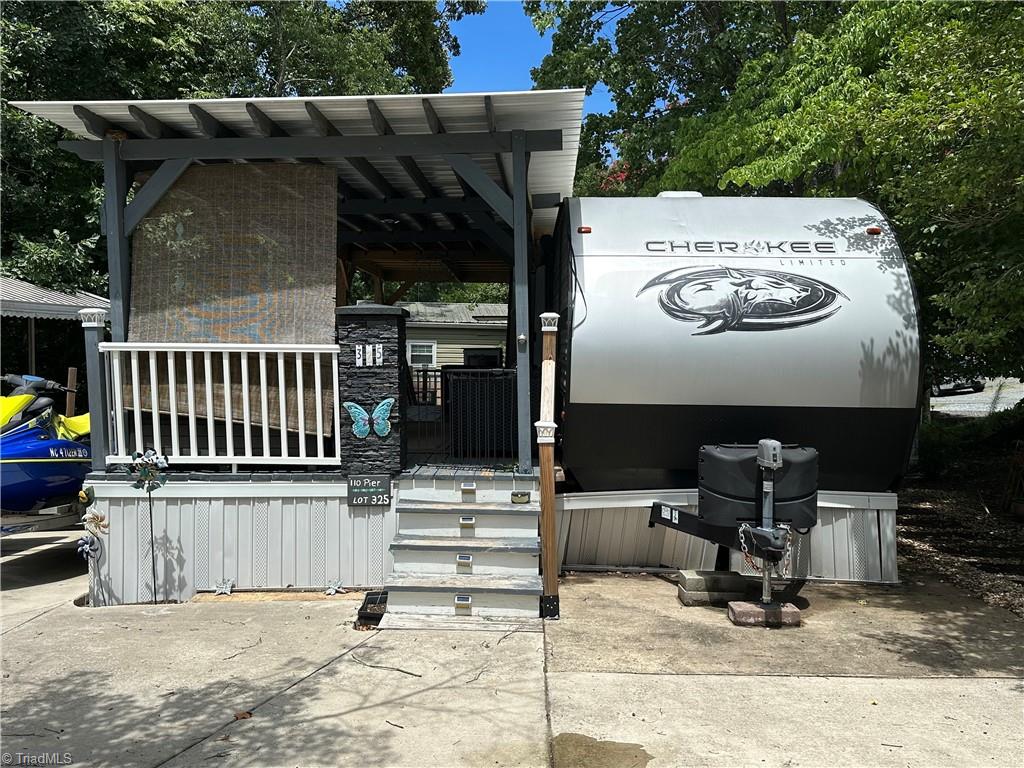 110 Pier Avenue Property Photo 3