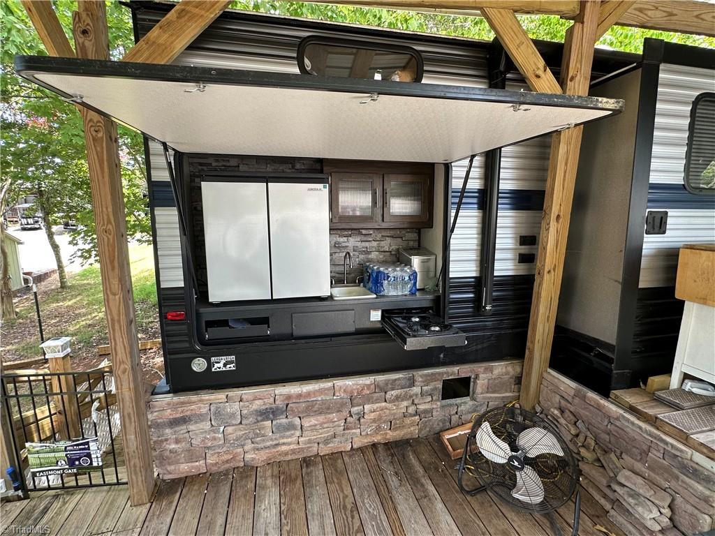 110 Pier Avenue Property Photo 27