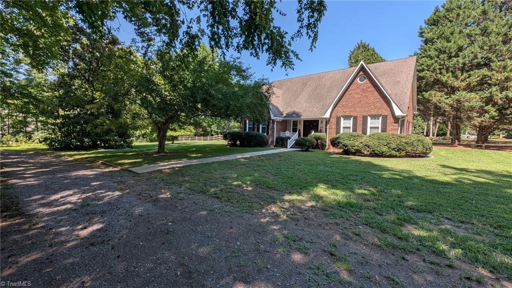 222 Shallowbrook Drive Property Photo 4
