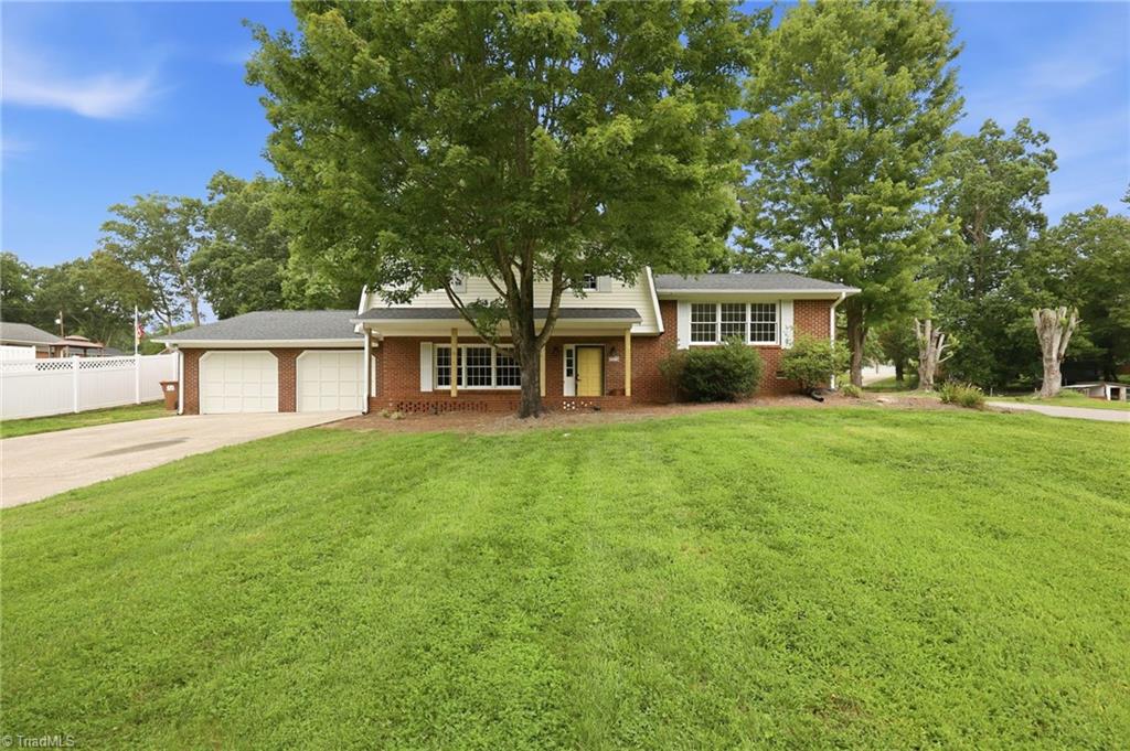 201 Jones Drive Property Photo 2