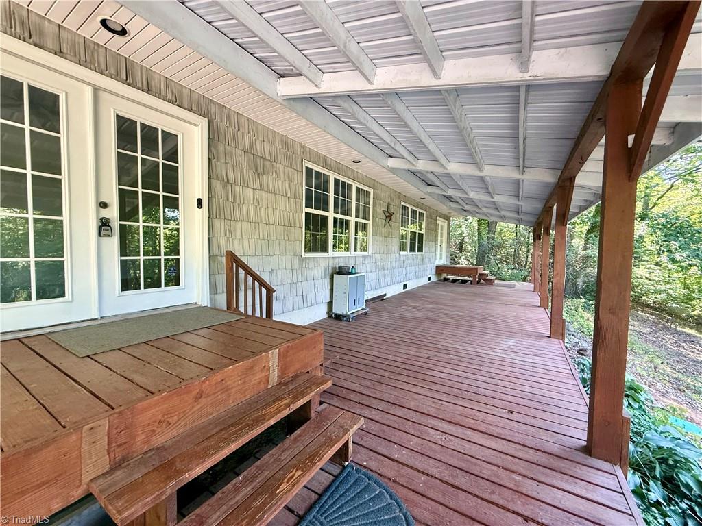 900 Smokey Mtn Trail Property Photo 4