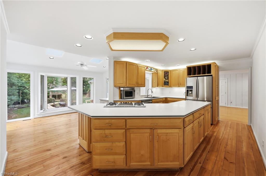 2112 Somers Avenue Property Photo 8