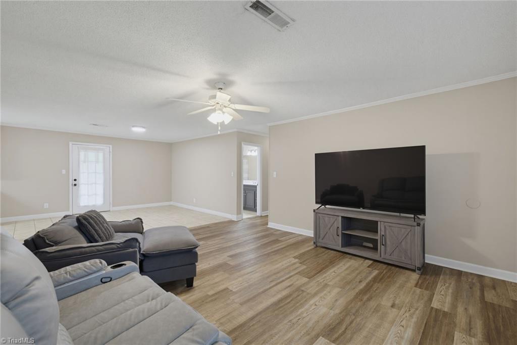 6954 Gra Lan Drive Property Photo 7