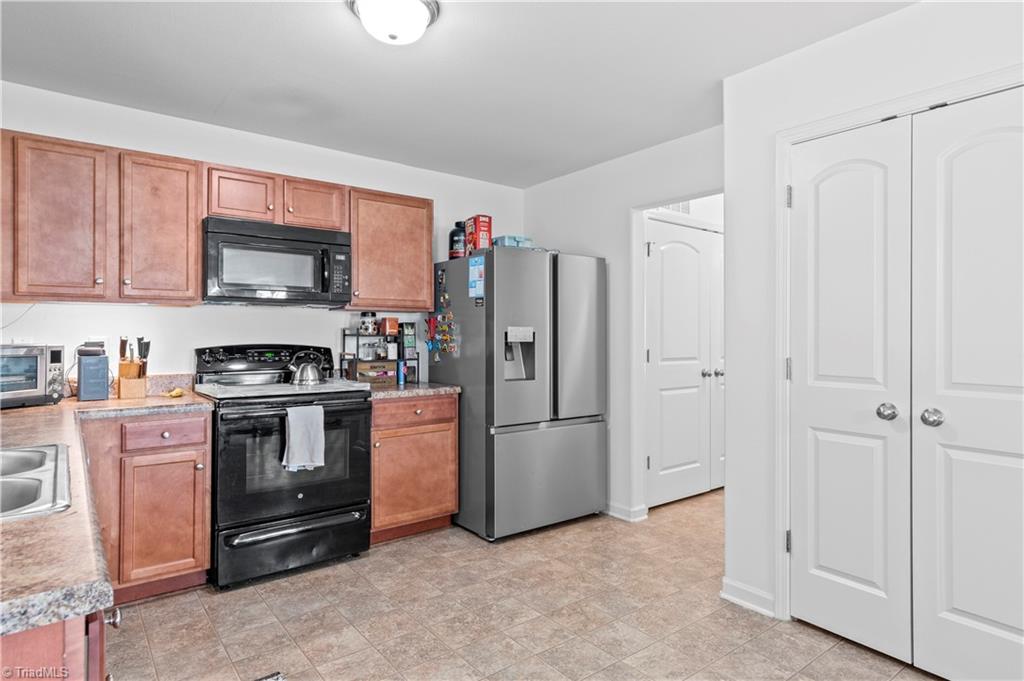 6518 Ashebrook Drive Property Photo 6