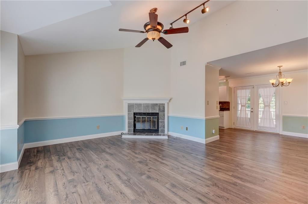 2050 E Hearthwood Court Property Photo 4
