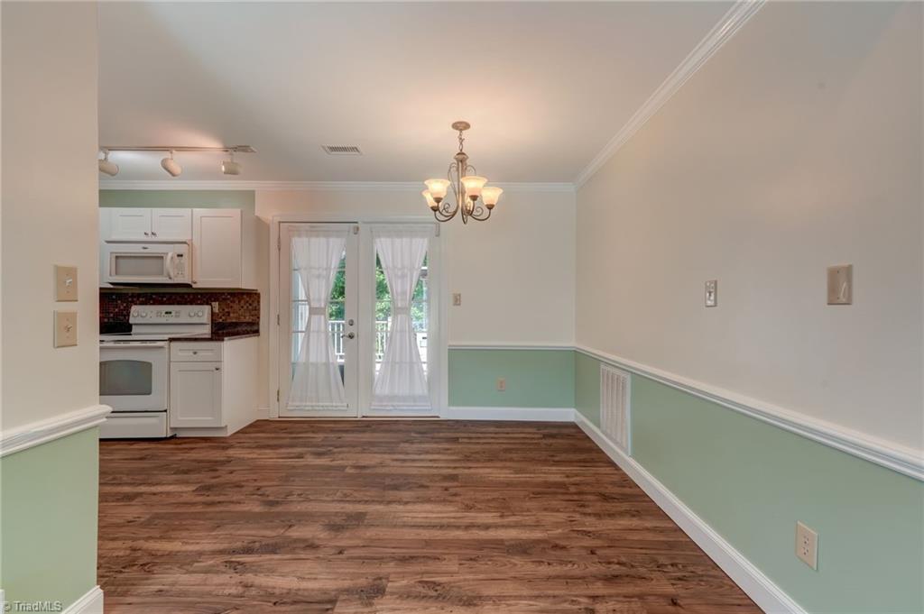 2050 E Hearthwood Court Property Photo 8