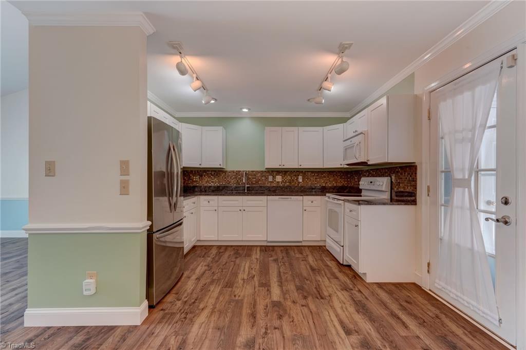 2050 E Hearthwood Court Property Photo 10
