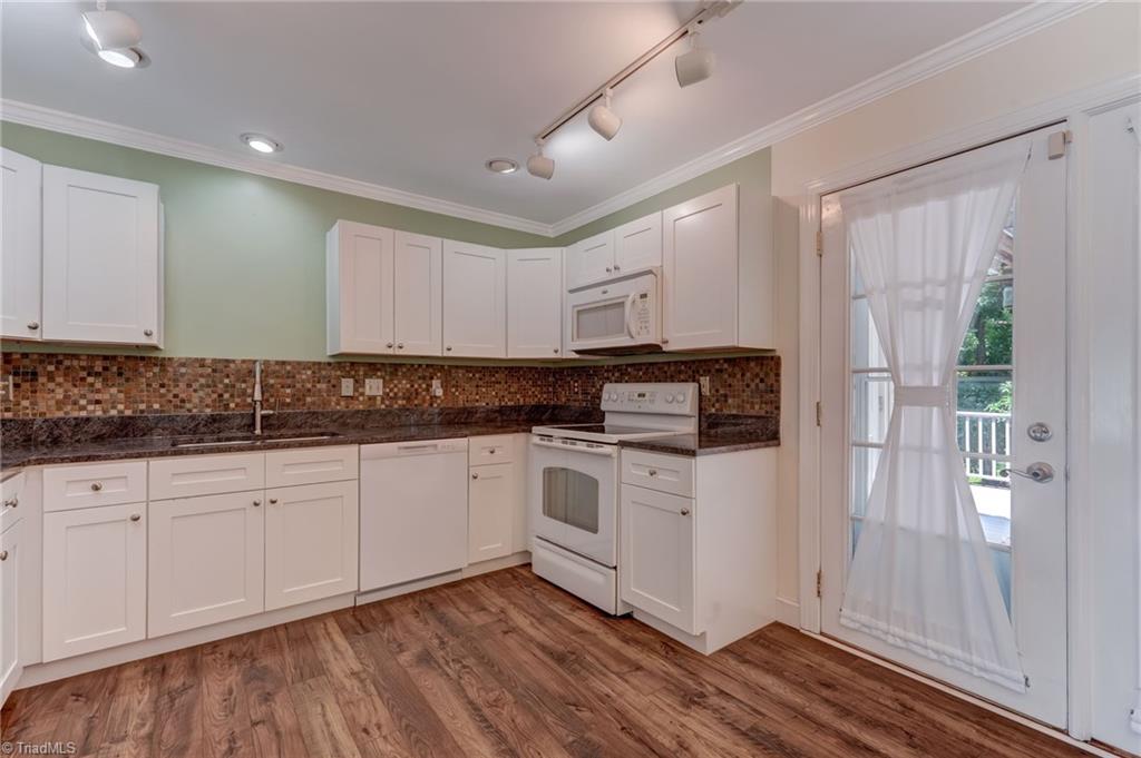 2050 E Hearthwood Court Property Photo 11