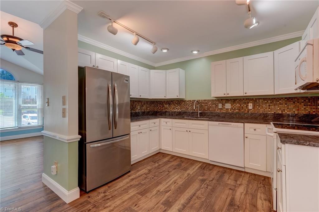 2050 E Hearthwood Court Property Photo 12