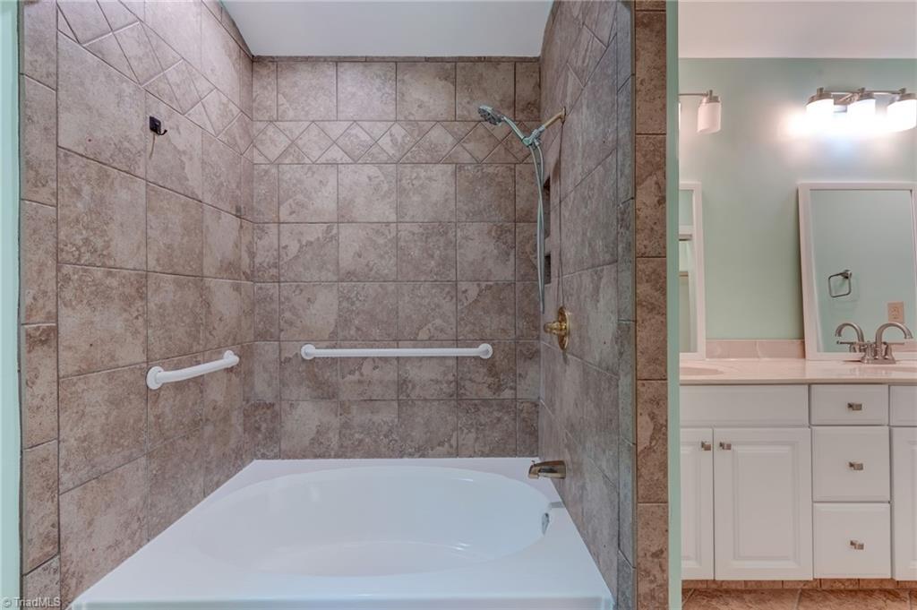 2050 E Hearthwood Court Property Photo 19