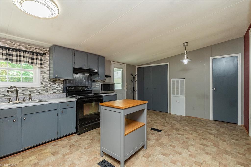 445 Lester Drive Property Photo 12