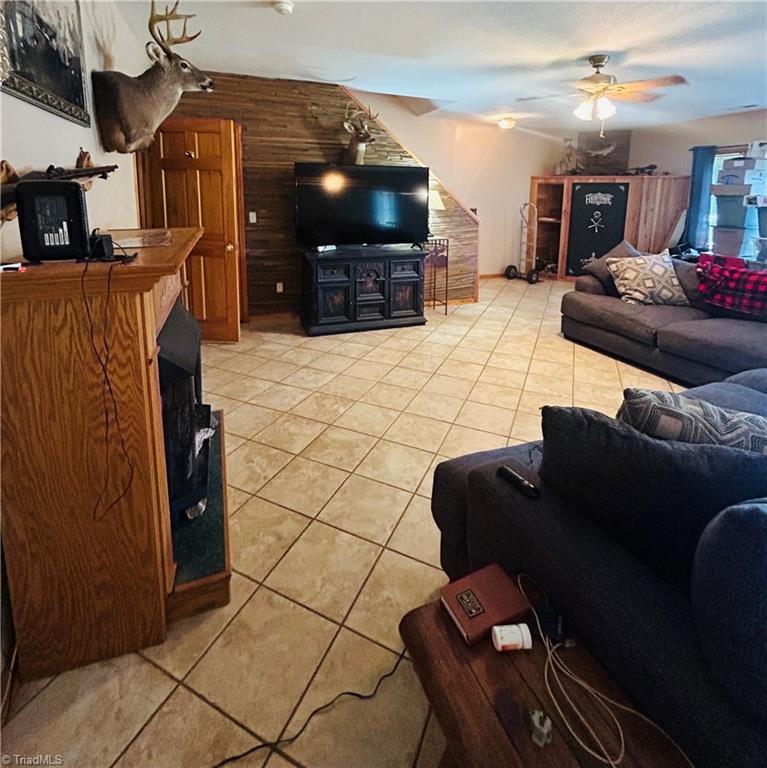 2062 Pell Road Property Photo 6