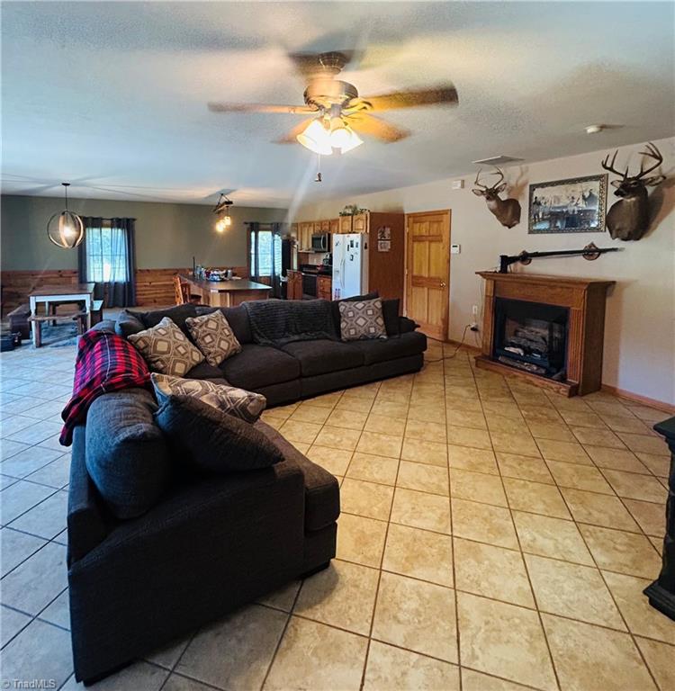 2062 Pell Road Property Photo 7