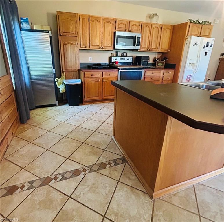 2062 Pell Road Property Photo 8