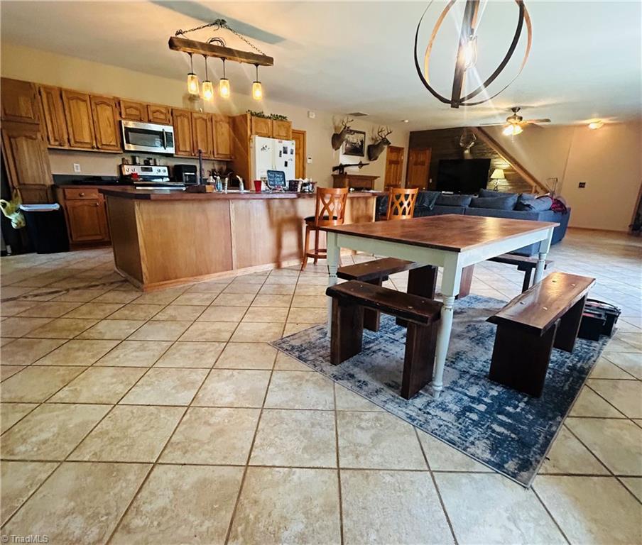 2062 Pell Road Property Photo 9
