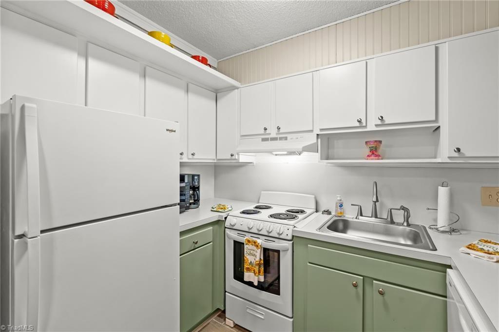 1107 Robin Hood Road # B Property Photo 6