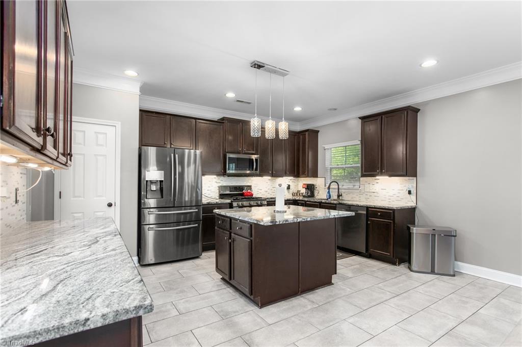 2026 Heron Pointe Drive Property Photo 8