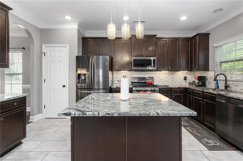 2026 Heron Pointe Drive Property Photo 10