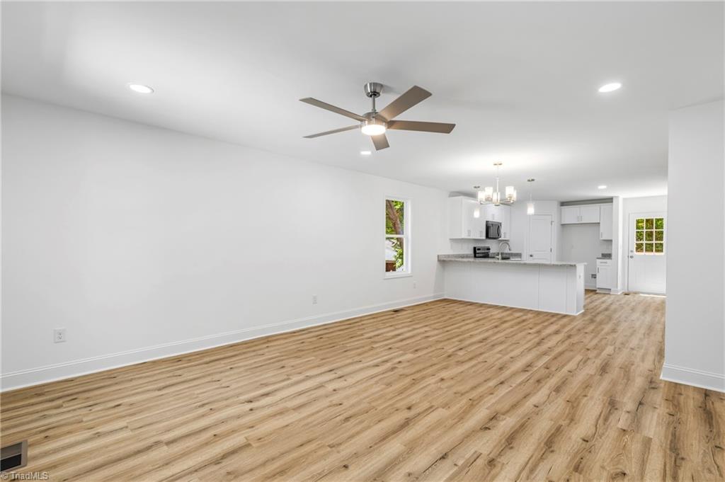 910 Roosevelt Street Property Photo 3