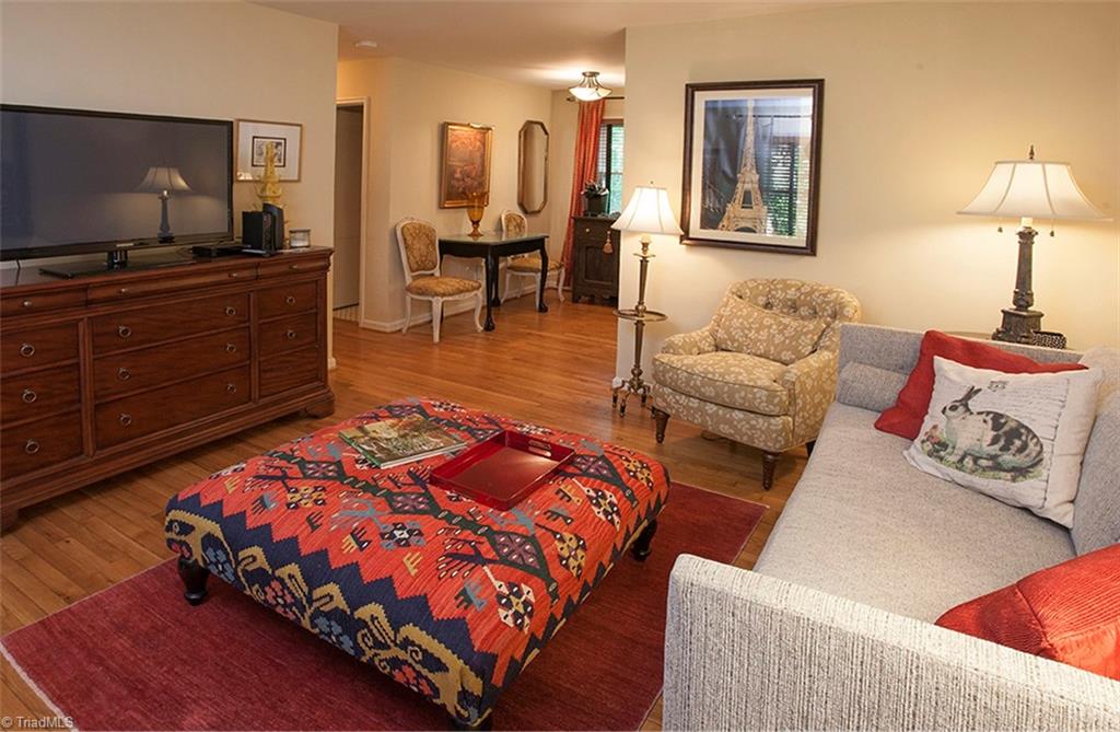 1306 Eaton Place # B Property Photo 3