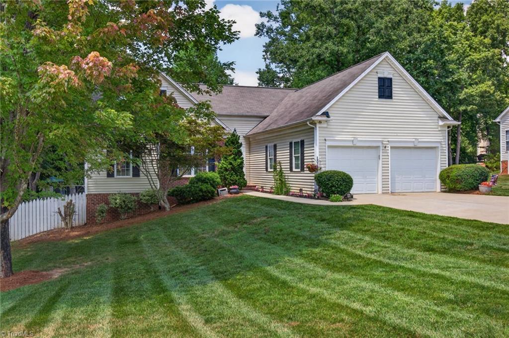 208 Cotswold Lane Property Photo 3