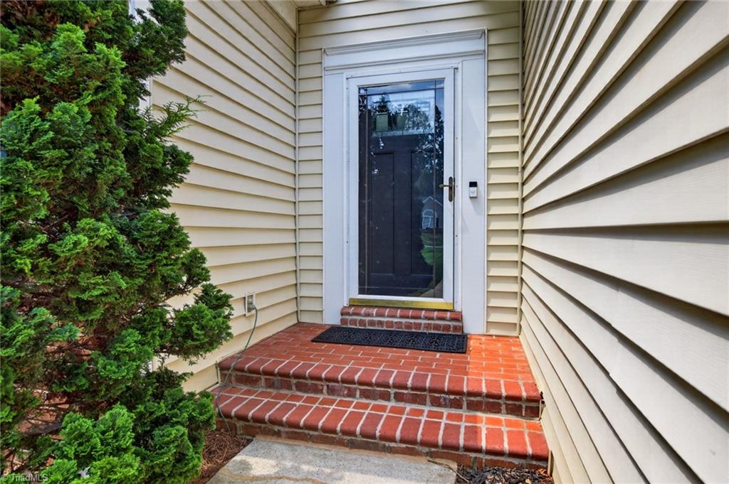 208 Cotswold Lane Property Photo 6