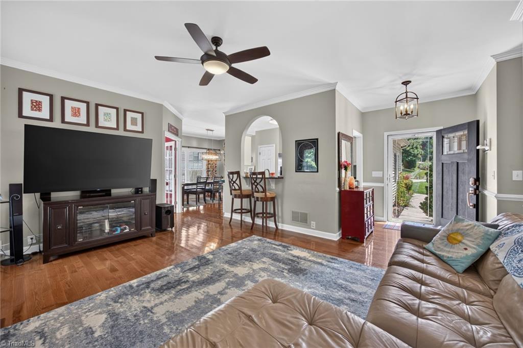 208 Cotswold Lane Property Photo 9