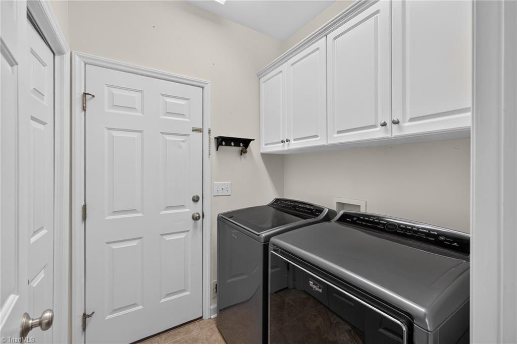 208 Cotswold Lane Property Photo 16